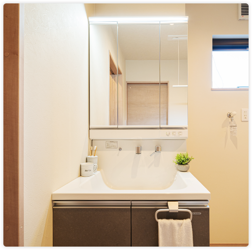 KITCHEN/BASIN